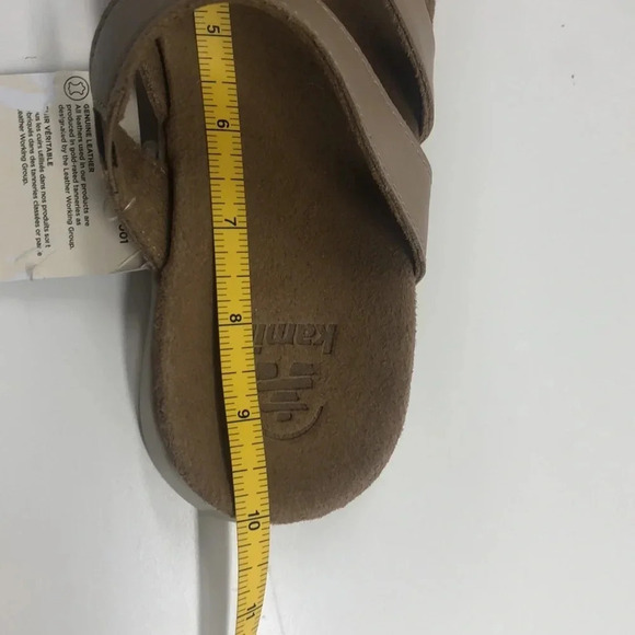 NWT Kamik Womens Cara Flip Taupe Leather Slip-On Flat Thong Sandals Shoes Size 7 - Picture 8 of 9